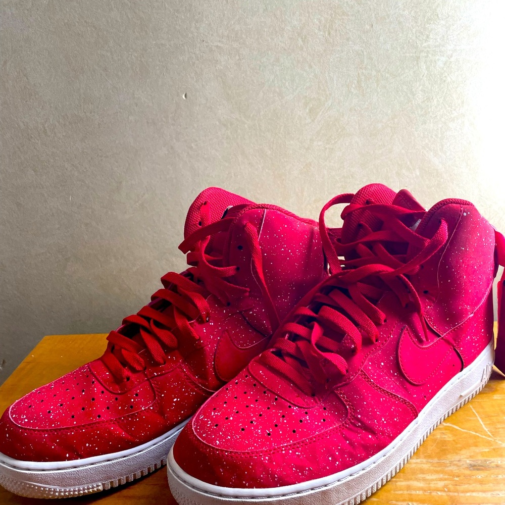 Red and White speckle Air Force 1 high top size 11.5